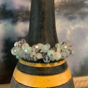 Stretch beaded bracket green crystals